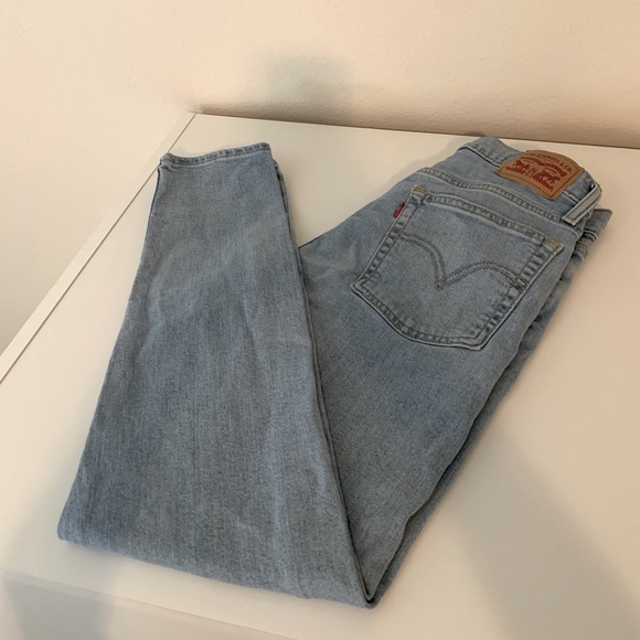 Levi’s Light Blue Wash Wedgie Skinny Jeans - Picture 6 of 8